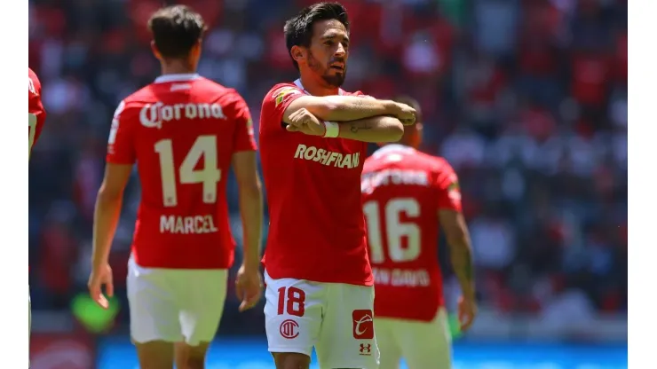 Toluca, Estado de Mexico, 10 de julio de 2022. Fernando Navarro, durante el partido de la jornada 2 del torneo Apertura 2022 de la Liga BBVA MX, entre los Diablos Rojos del Toluca y los Rojinegros del Atlas, celebrado en el estadio Nemesio Diez. Foto: Imago7/Alejandra Suárez
