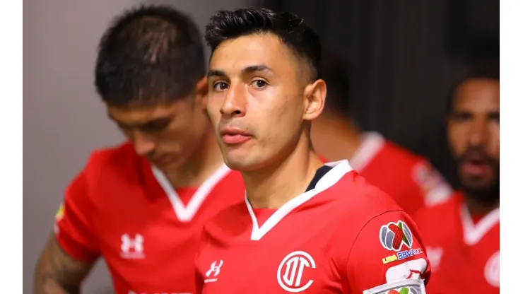 Claudio Baeza se fue expulsado ante el América.
