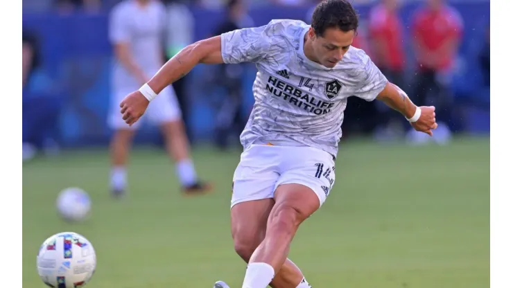 Chicharito Hernández hizo el oso tras fallar un gol debajo de la portería.
