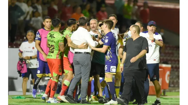 Hernán Cristante en conato de bronca con San Luis Apertura 2022
