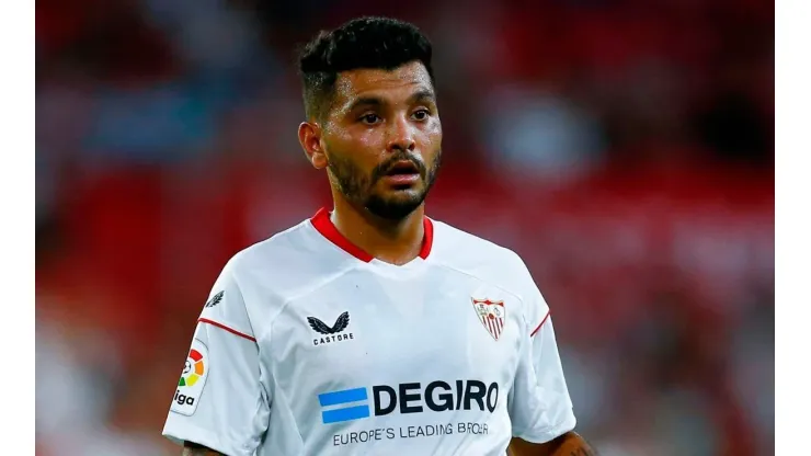 Sevilla ficha un compañero cinco estrellas para Tecatito Corona