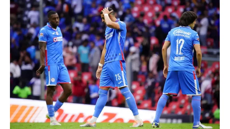 Cruz Azul sufrió una derrota cargada de polémica.
