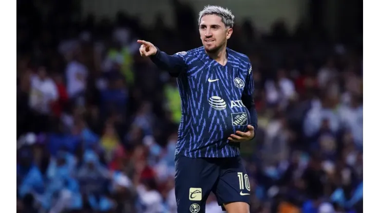 Diego Valdés celebra su gol ante Pumas.
