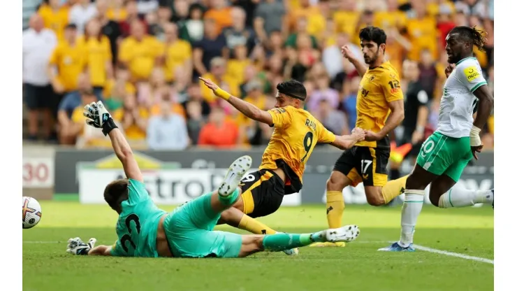 Wolverhampton empató y el VAR le quitó un gol a Raúl