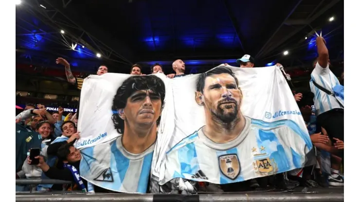 Maradona y Messi, los dioses futbolísticos de Gerardo Kleinburg (Foto: Getty Images)
