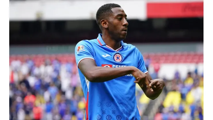 Gonzalo Carneiro celebró su primer gol con Cruz Azul ante Mazatlán.
