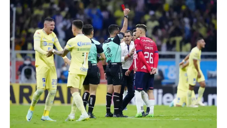 América continúa con su racha ante Chivas.
