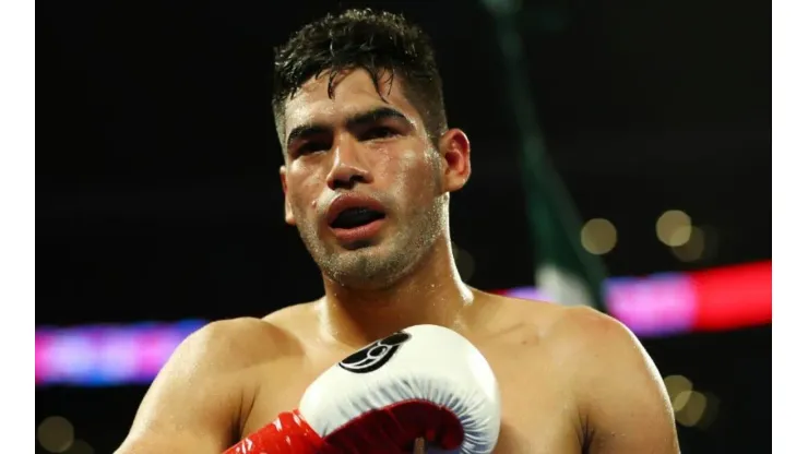 El Zurdo Ramírez le marca a Canelo Álvarez cuándo lo enfrentará.
