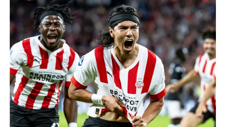 Érick Gutiérrez abrió la cuenta para el PSV ante Zurich.
