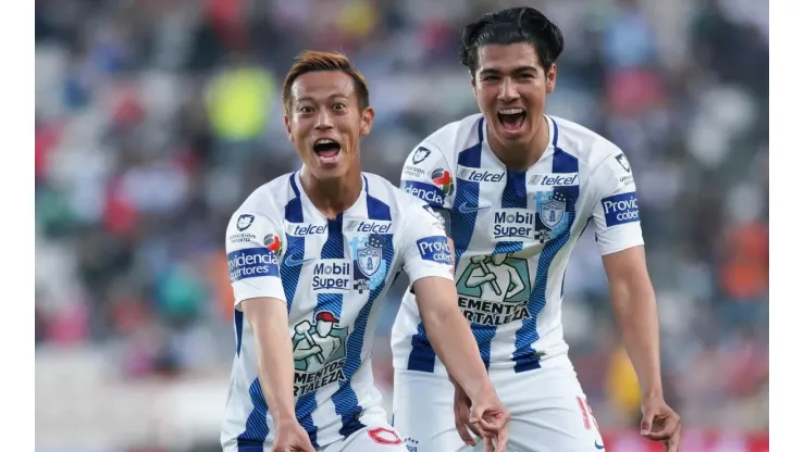 Keisuke Honda y Erick Gutiérrez en el torneo Clausura 2018.
