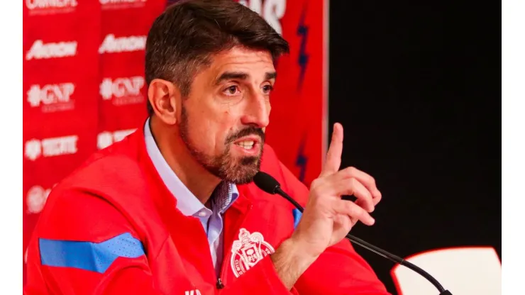 Veljko Paunovic en su presentación con las Chivas del Guadalajara.
