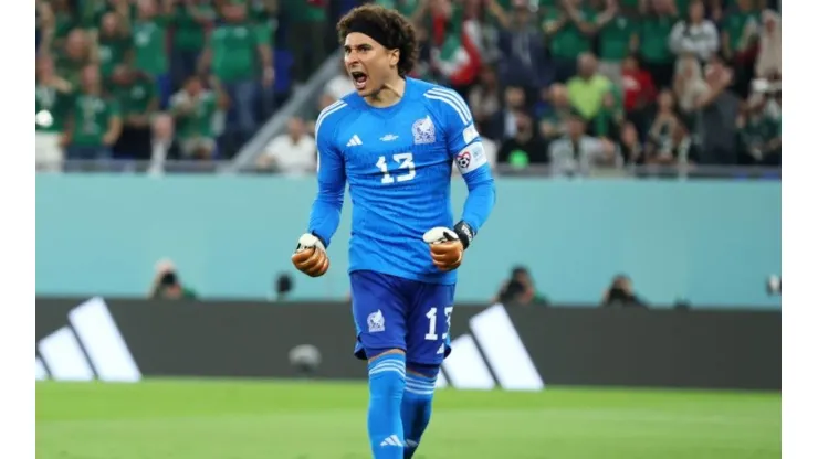 Las escuelas de México enloquecieron con la atajada de Memo Ochoa.
