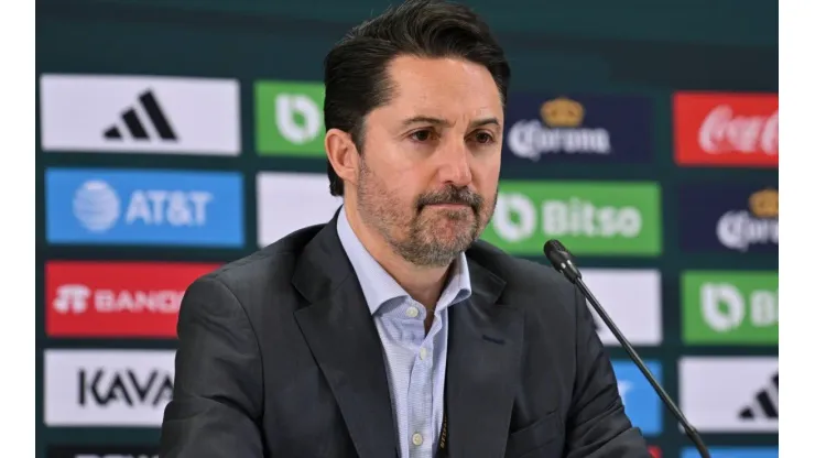 Hugo Sánchez mandó críticas y sugerencias a Yon de Luisa, presidente de la Federación Mexicana de Futbol.
