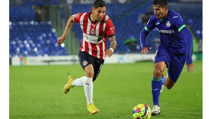 Chivas tapó a su patrocinador con un parche.
