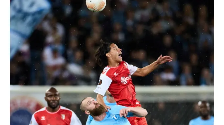 MALM� 20220908 Bragas Diego Lainez och Malm�s Jo Inge Berget under torsdagens fotbollsmatch i Europa League, grupp D, f�
