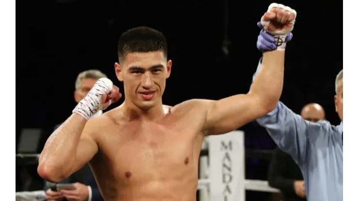 Dmitry Bivol aceptó la condición para pelear con Canelo Álvarez
