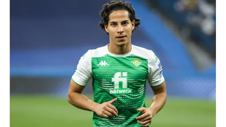 Diego Lainez no continuaría en el Betis
