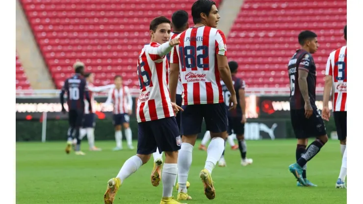 Pérez Bouquet brilló en la goleada del Tapatio ante Atlante.
