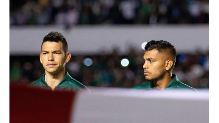 Chucky Lozano y Tecatito Corona en un partido de la selección mexicana.
