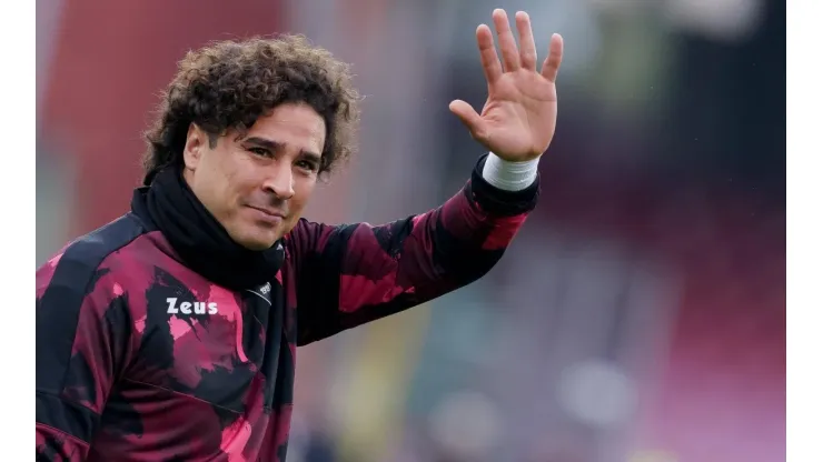 Guillermo Ochoa fue suplente en el partido Salernitana contra Lazio.
