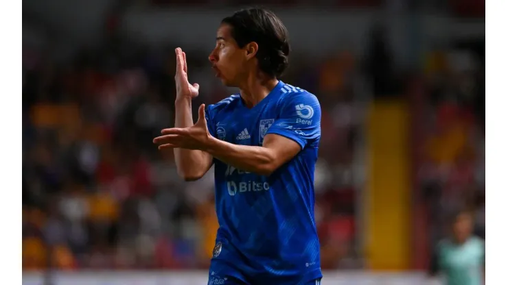 Diego Lainez sería titular frente a América
