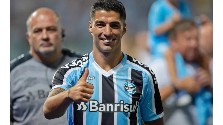 Luis Suárez en su presentación con Gremio.
