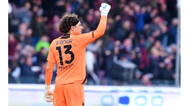 Guillermo Ochoa of US Salernitana celebrates after Antonio Candreva of US Salernitana scored first goal during the Serie
