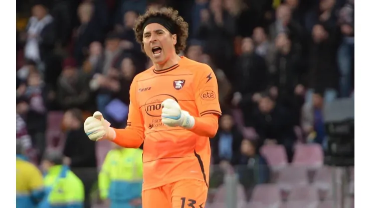 Guillermo Ochoa en el empate entre Salernitana e Inter de Milán.
