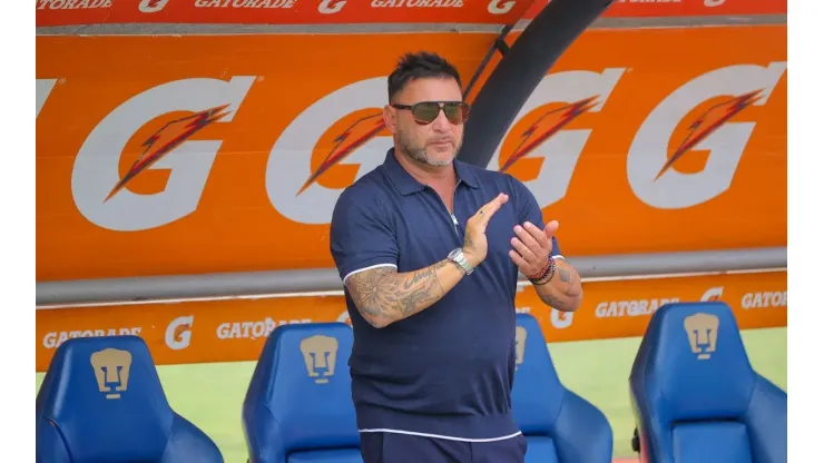 Antonio Mohamed demostró su compromiso con Pumas UNAM.
