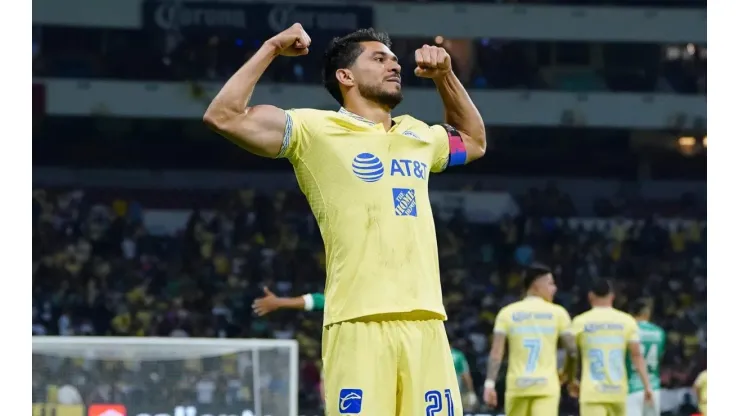 Henry Martin en el festejo de gol en el Azteca.
