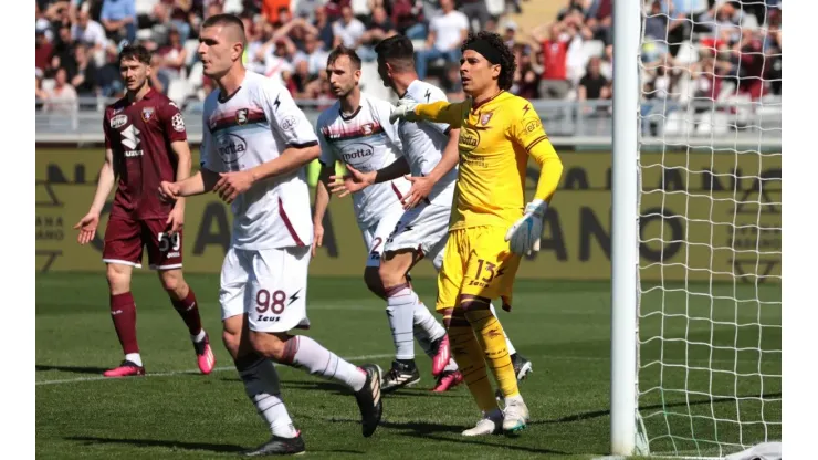 Turin, Italy, 16th April 2023. Guillermo Ochoa of Salernitana organises his defence during the Serie A match at Stadio G
