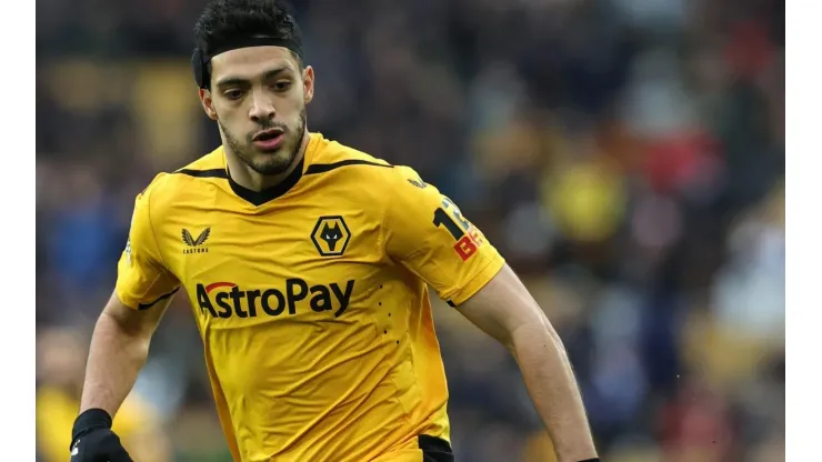 Raúl Jiménez busca sumar minutos con Wolverhampton.
