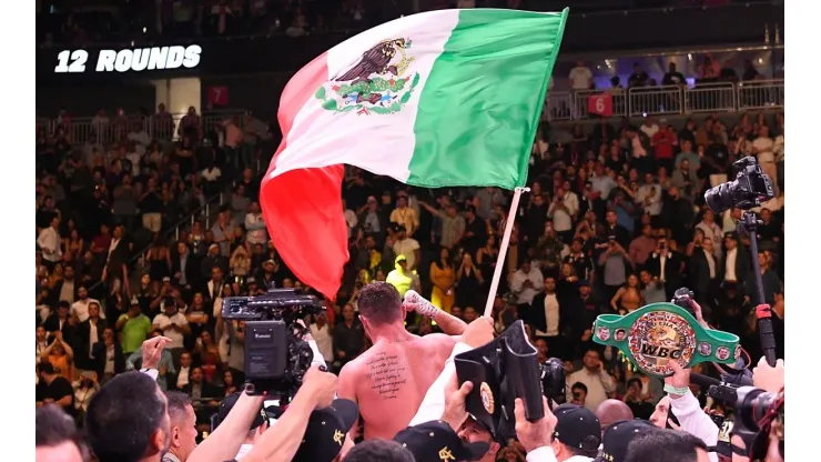 Canelo Álvarez sacrificará una millonada para pelear en México.
