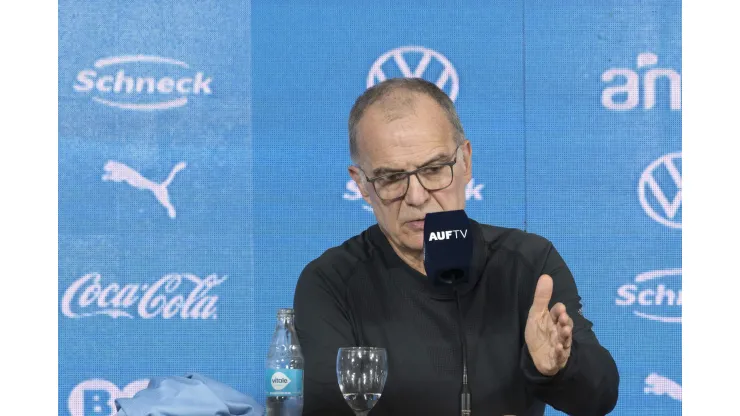 Marcelo Bielsa y una lista de convocados con novedades en la Selección Uruguay.
