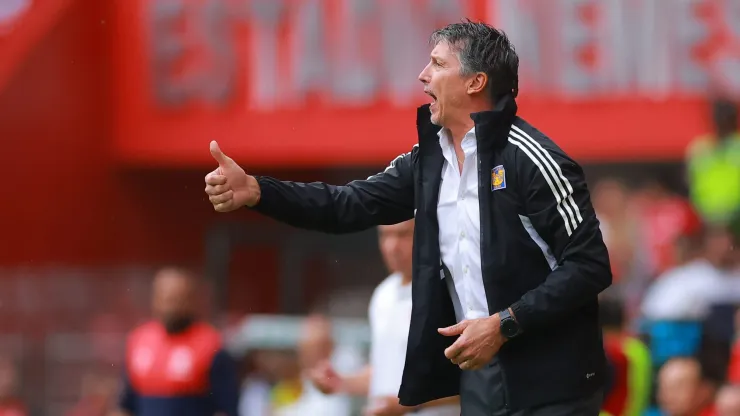 TOLUCA, MEXICO &#8211; MAY 14: Robert Dante Siboldi, coach of Tigres gestures during the quarterfinals second leg match between Toluca and Atletico San Luis as part of the Torneo Clausura 2023 Liga MX at Nemesio Diez Stadium on May 14, 2023 in Toluca, Mexico. (Photo by Hector Vivas/Getty Images)
