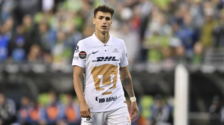 ¿Fin de la novela? Pumas busca intercambiar a Dinenno por Charly Rodríguez de Cruz Azul