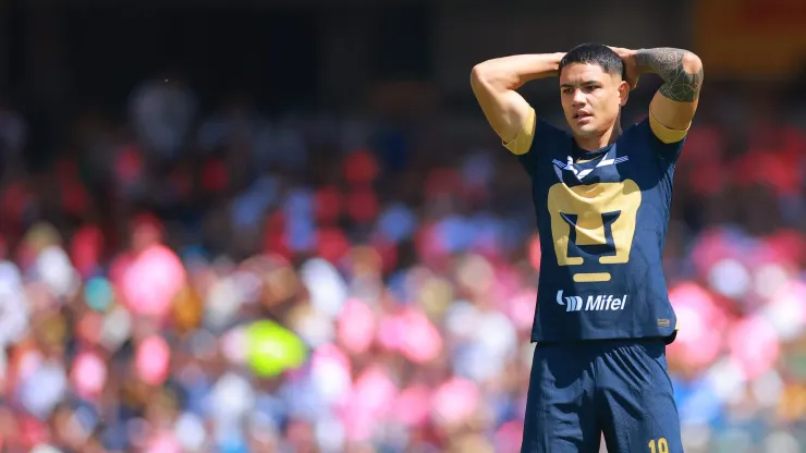 Malestar en la afición de Pumas por el Toro.
