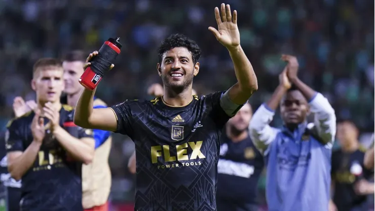 Afición de Cruz Azul pide por Carlos Vela
