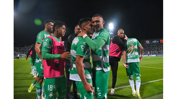 Santos Laguna goleó 3 a 0 a Cruz Azul y homenajeó a Harold Preciado
