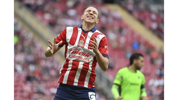 Zapopan, Jalisco, 10 de febrero de 2024. Mateo Chávez durante el partido correspondiente a la jornada 6 del torneo Clausura 2024 de la Liga BBVA MX, entre las Chivas rayadas del Guadalajara y los Bravos de Juárez, celebrado en el estadio Akron.<br />
Foto: Imago7/Etzel EspinosaSe reveló el motivo por el cual Mateo Chávez perdió terreno en Chivas 
