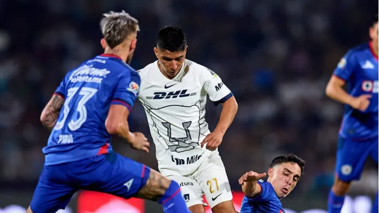 Las alineaciones del encuentro entre Cruz Azul y Pumas UNAM.
