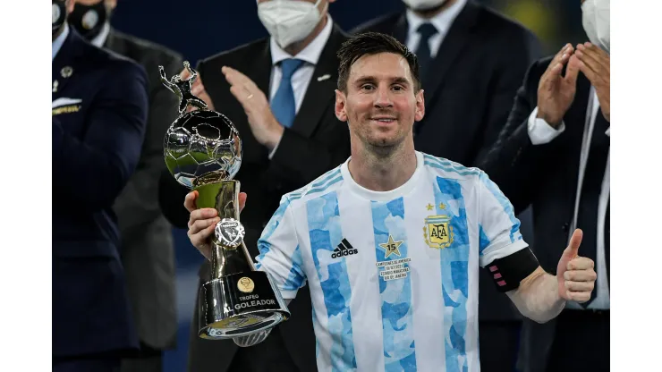 Brazil v Argentina: Final &#8211; Copa America Brazil 2021 Lionel Messi player from Argentina lifts the champion s cup during an award ceremony at the end of the match against Brazil at the Maracana stadium for the decision of the Copa America 2021 championship, this Saturday 10. Rio de Janeiro Brazil ribeiro-notitle210710_npmP9 PUBLICATIONxNOTxINxFRA Copyright: xThiagoxRibeirox
