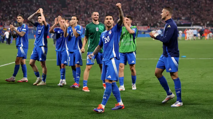 Mattia Zaccagni celebra la victoria de Italia tras anotar el gol en el último minuto ante Croacia.
