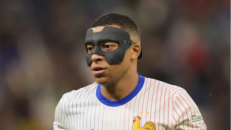 La preocupante imagen de Kylian Mbappé en el banquillo tras salir de cambio en Francia vs. Portugal
