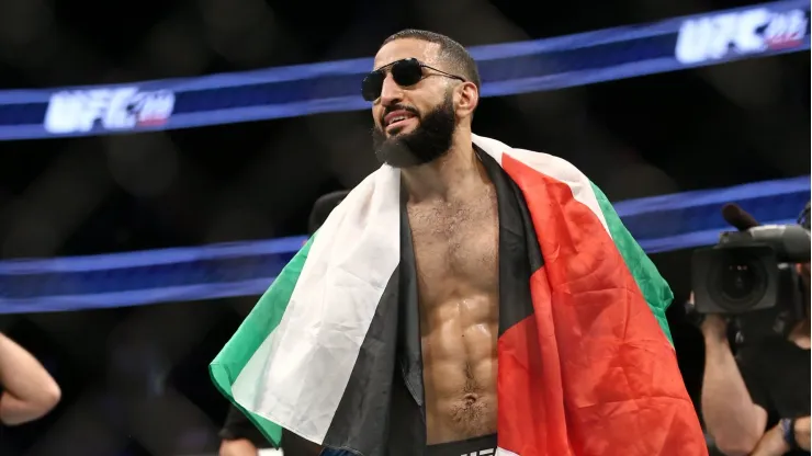 Belal Muhammad va con la bandera de Palestina y su particular estilo en la búsqueda del título wélter de la UFC.
