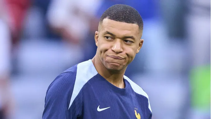 Kylian Mbappé no jugará contra Argentina en París 2024
