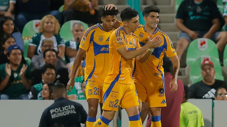 Los jugadores de Tigres, a puro festejo.
