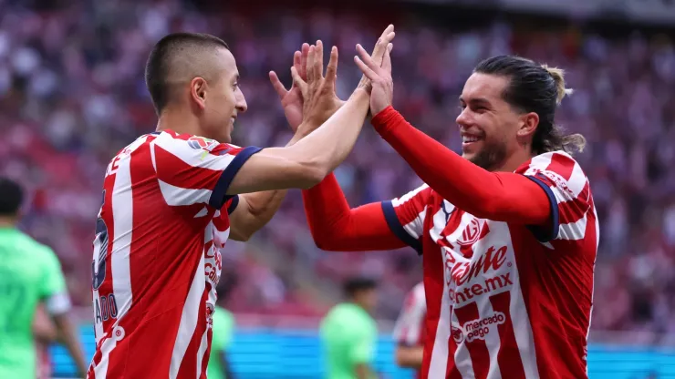 Los jugadores de Chivas, a puro festejo.
