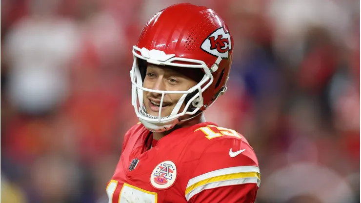 Mahomes y su postura sobre el salario de Prescott.
