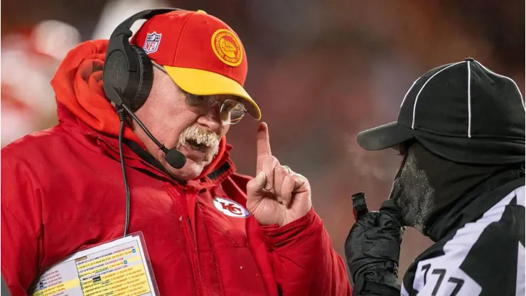 Andy Reid y una mala noticia para los Chiefs.
